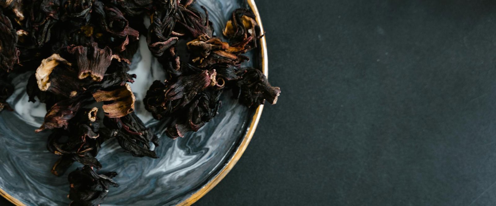 Natural and Synthetic Ingredients in Perfume